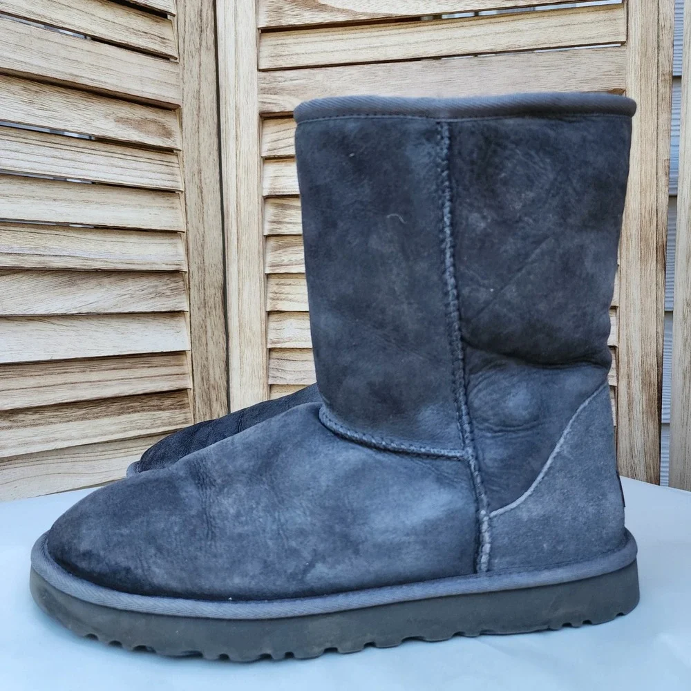 UGG Sz 11 Grey Y2K Suede Classic Short II Sheepskin Boots Shearling Cozy Warm